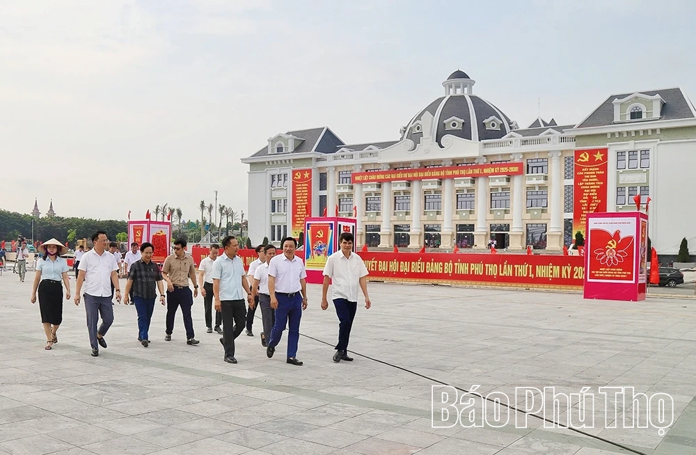 Phó Chủ tịch UBND tỉnh Nguyễn Huy Ngọc kiểm tra địa điểm tổ chức Đại hội đại biểu Đảng bộ tỉnh Phú Thọ lần thứ I