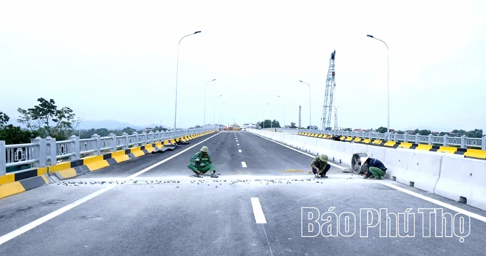Cầu Phong Châu vượt tiến độ, sẵn sàng thông xe