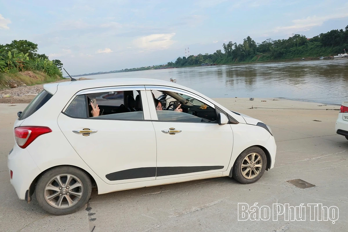 Nhịp cầu quân dân