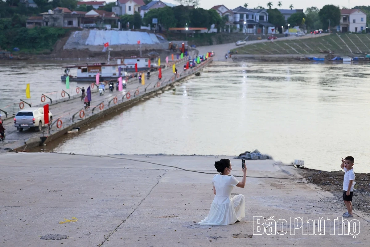 Nhịp cầu quân dân