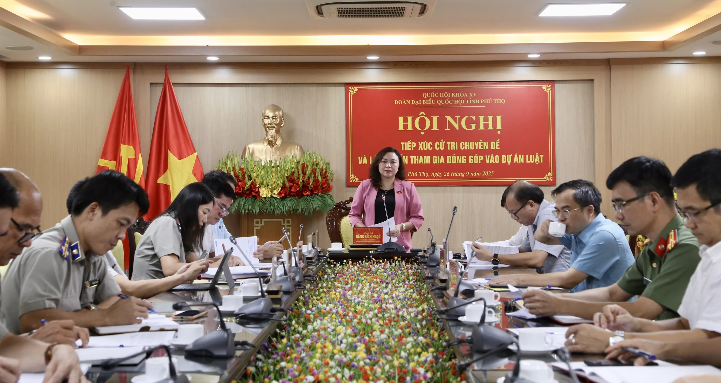 Đoàn đại biểu Quốc hội tiếp xúc cử tri chuyên đề và lấy ý kiến tham gia đóng góp vào Luật Thi hành án dân sự