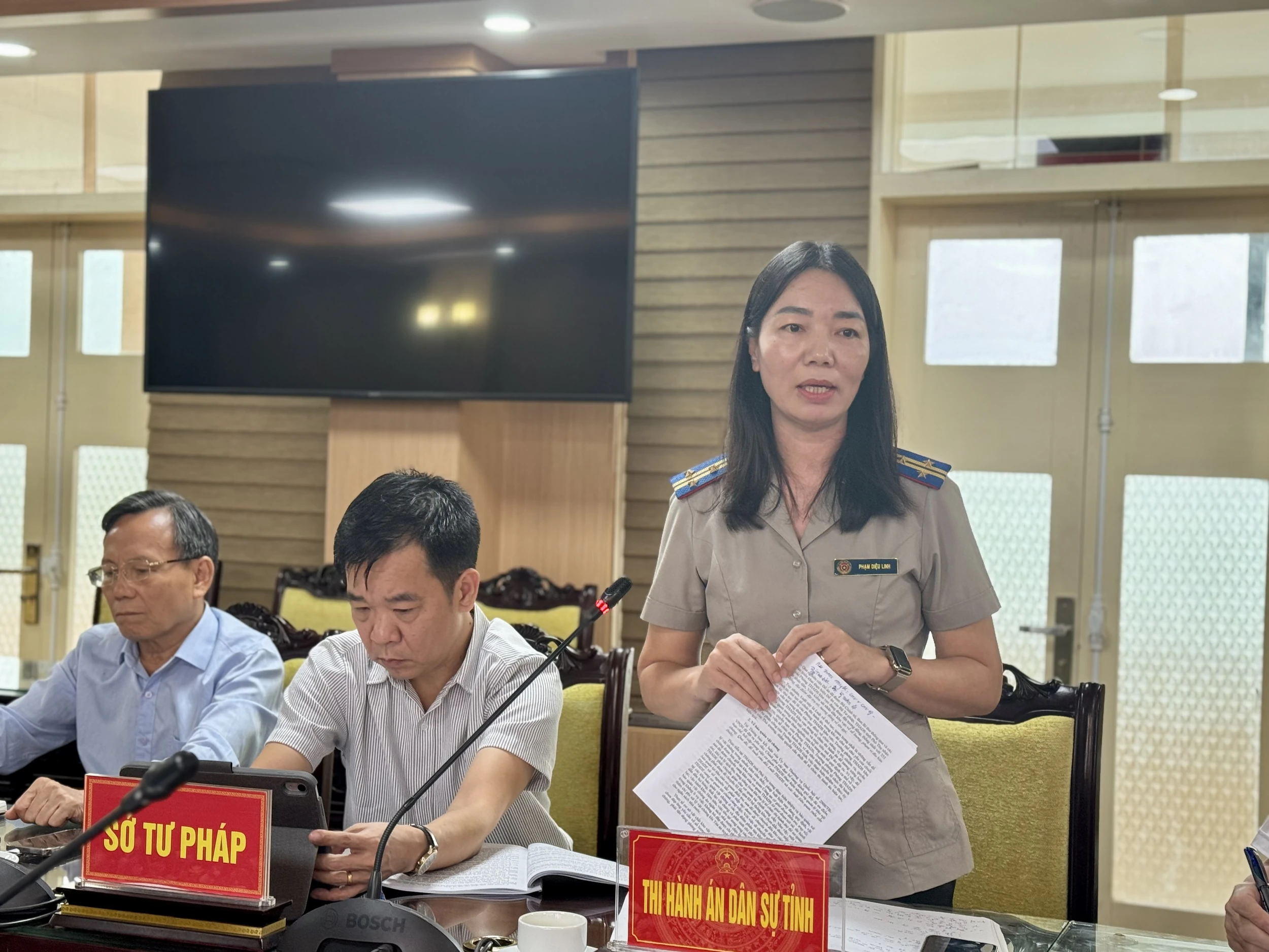 Đoàn đại biểu Quốc hội tiếp xúc cử tri chuyên đề và lấy ý kiến tham gia đóng góp vào Luật Thi hành án dân sự