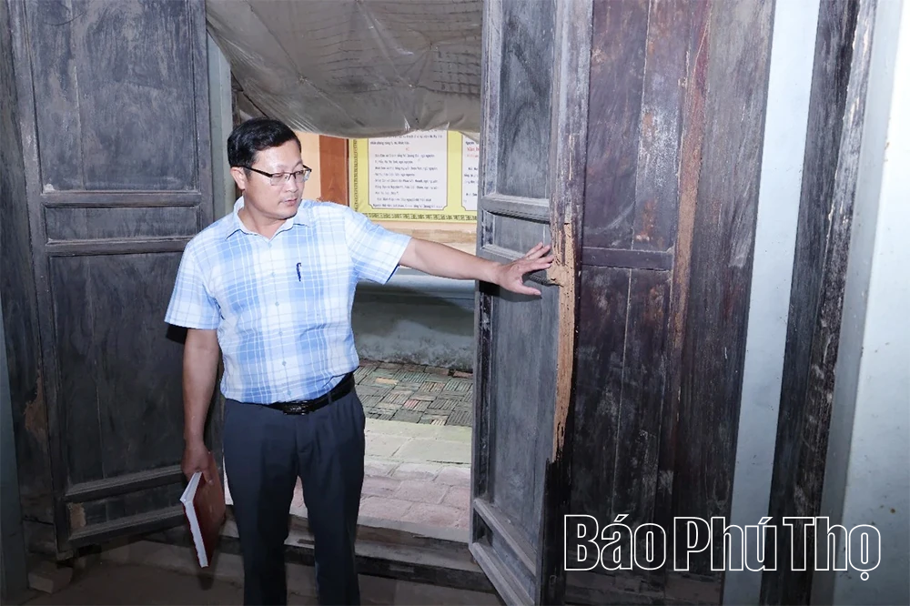 Uy nghi tháp cổ bên dòng Lô Giang