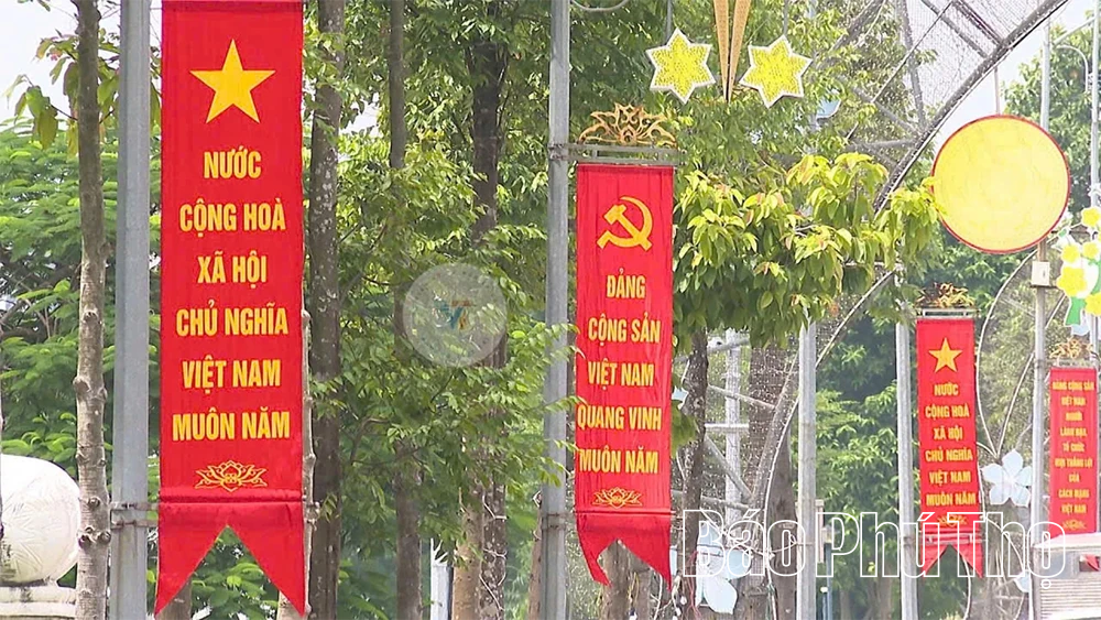 Đẩy mạnh tuyên truyền cổ động trực quan chào mừng ngày hội lớn