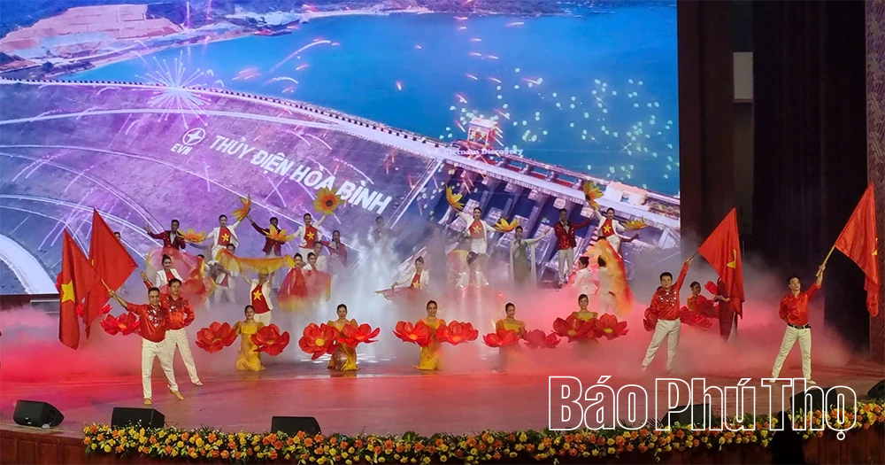 Nhà hát Lạc Hồng thực hiện 1.705 buổi diễn phục vụ nhân dân miền núi