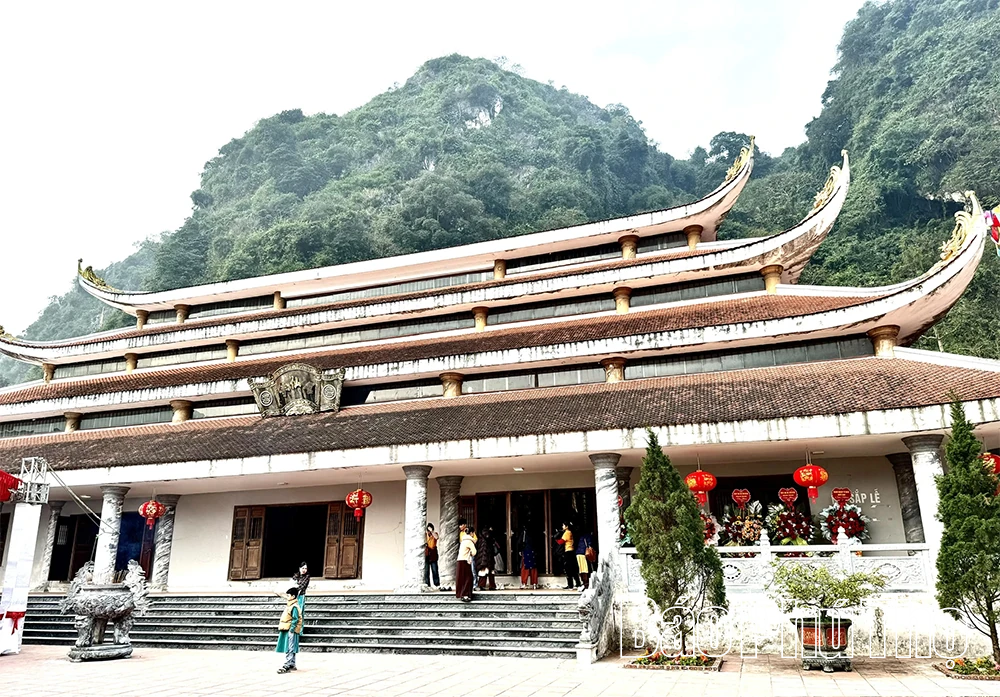 Hấp dẫn quần thể danh thắng chùa Tiên – Đầm Đa