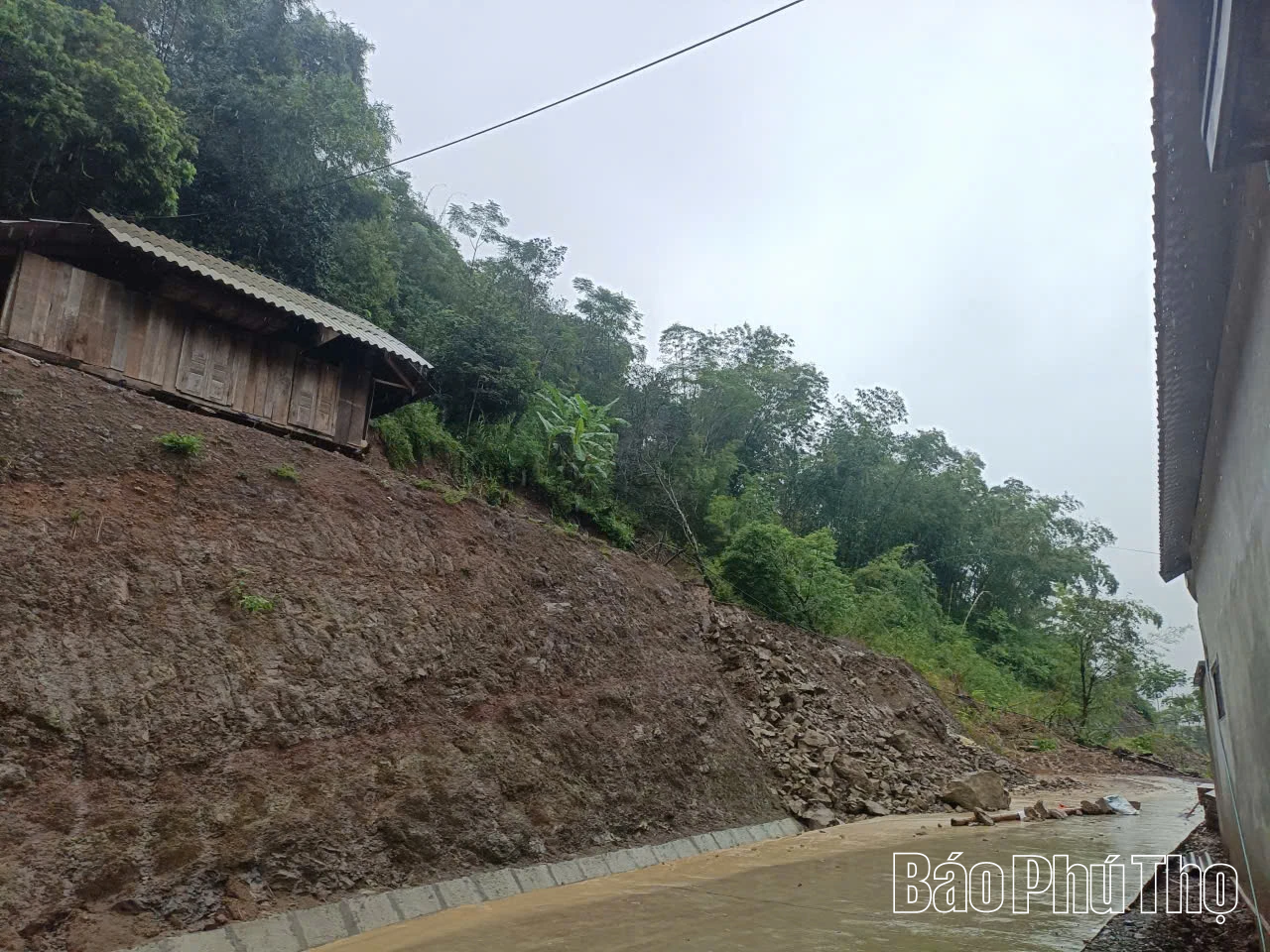 Khẩn trương khắc phục hậu quả mưa lũ, trượt sạt