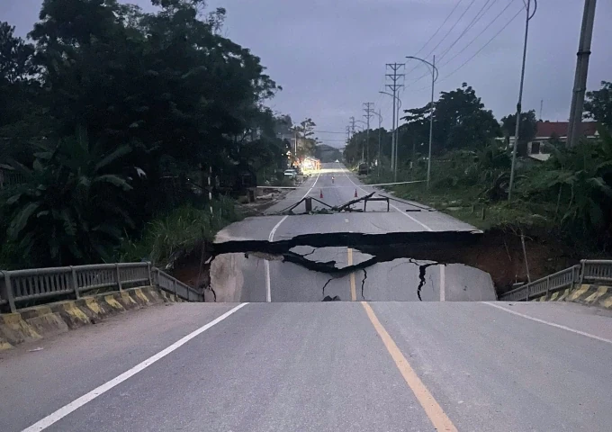 Sập cầu trên đường tránh ở Tuyên Quang