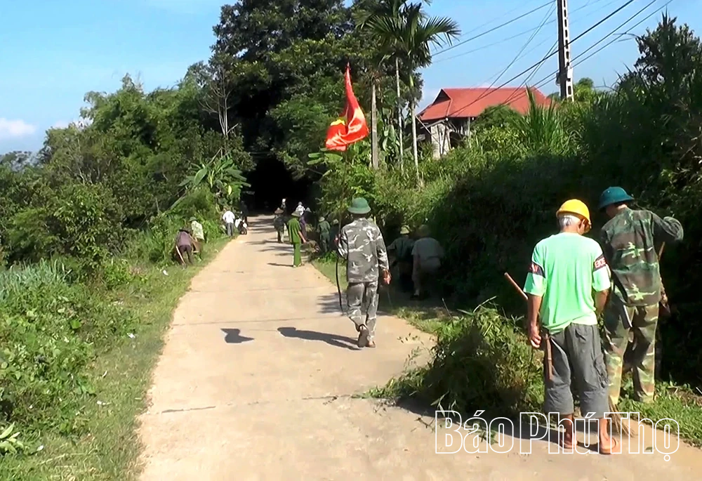 Ra quân xây dựng Cao Phong sáng – xanh – sạch – đẹp, an toàn giao thông