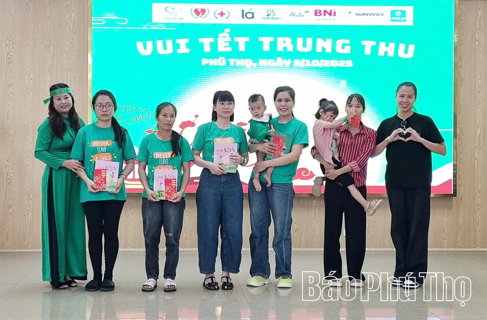 Vui Tết Trung thu và trao học bổng Siêu nhân năm học 2024-2025 cho trẻ em mắc chứng bại não