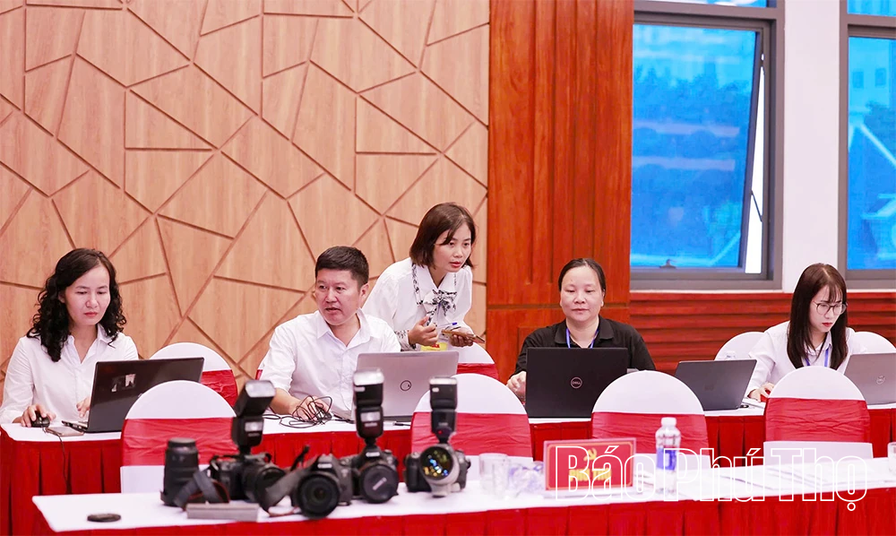 “Hậu trường” thông tin Đại hội