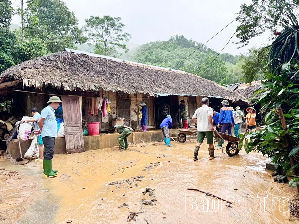 Hoàn lưu bão số 10 tiếp tục gây thiệt hại nặng