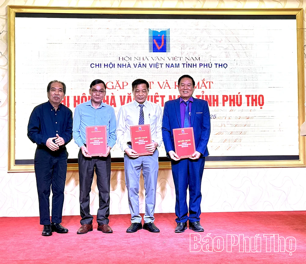 Ra mắt Chi hội Nhà văn Việt Nam tỉnh Phú Thọ