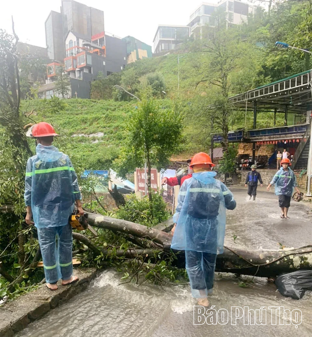 Gần 800 hộ dân được lực lượng Công an hỗ trợ di dời đến nơi an toàn