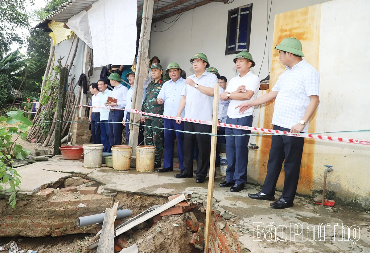 Chủ tịch UBND tỉnh Trần Duy Đông kiểm tra, chỉ đạo khắc phục hậu quả hoàn lưu bão số 10