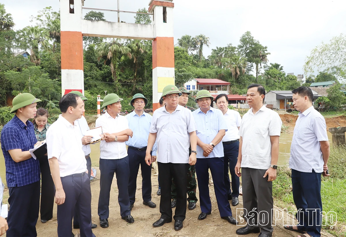 Chủ tịch UBND tỉnh Trần Duy Đông kiểm tra, chỉ đạo khắc phục hậu quả hoàn lưu bão số 10