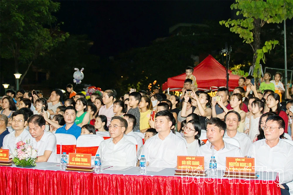 Rộn ràng Đêm hội Trăng Rằm 2025 tại phường Vĩnh Phúc