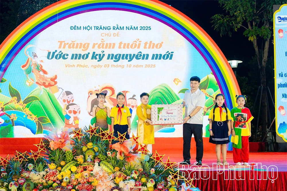 Rộn ràng Đêm hội Trăng Rằm 2025 tại phường Vĩnh Phúc