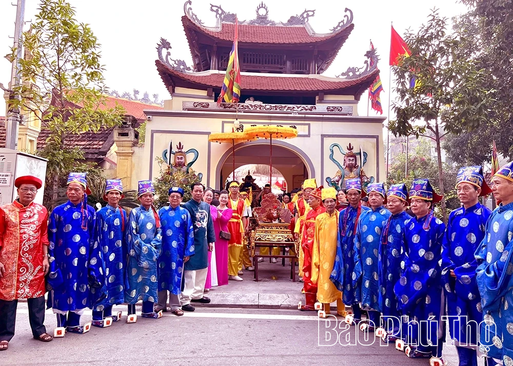 Dâng hương tưởng niệm 725 năm ngày mất Hưng Đạo Đại Vương Trần Quốc Tuấn