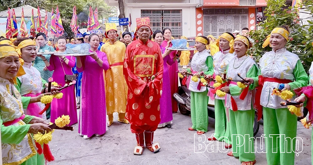 Dâng hương tưởng niệm 725 năm ngày mất Hưng Đạo Đại Vương Trần Quốc Tuấn