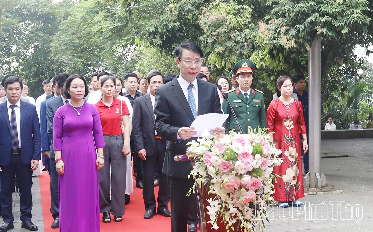 Đoàn đại biểu dự Đại hội Thi đua yêu nước dâng hương tưởng niệm các Vua Hùng