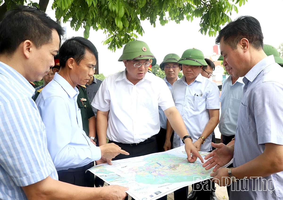 Chủ tịch UBND tỉnh kiểm tra tình hình ngập úng trên địa bàn phường Phúc Yên