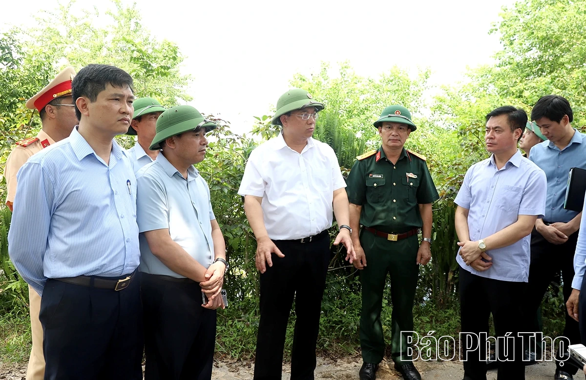 Chủ tịch UBND tỉnh kiểm tra tình hình ngập úng trên địa bàn phường Phúc Yên
