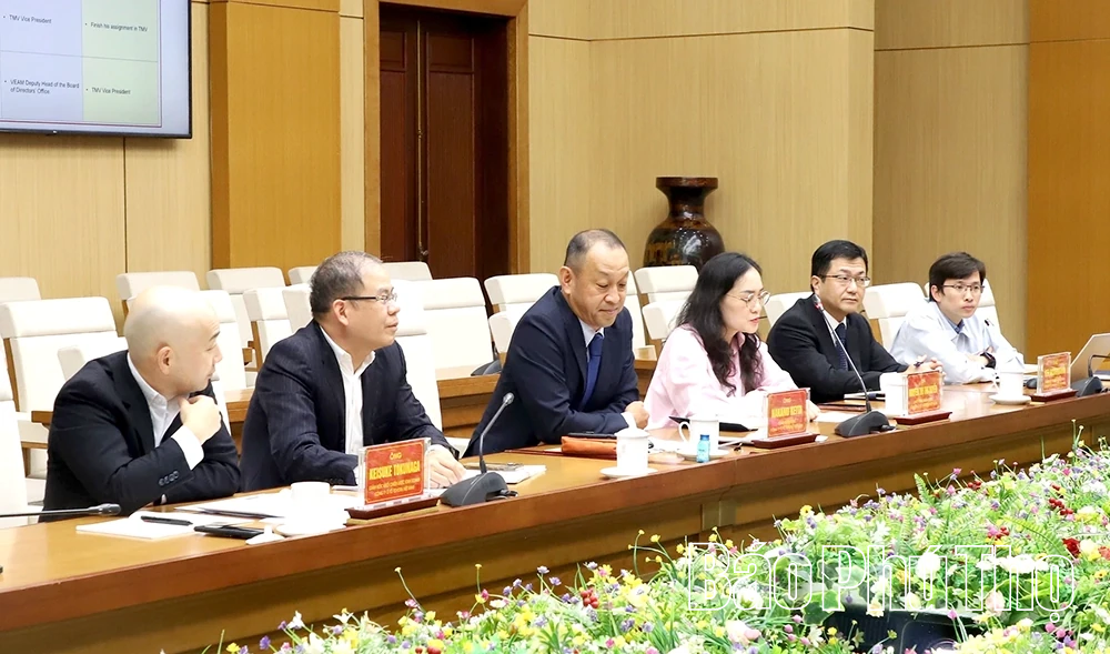 Chủ tịch UBND tỉnh Trần Duy Đông tiếp và làm việc với lãnh đạo Công ty Ô tô Toyota Việt Nam