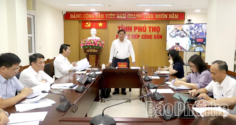 Chủ tịch UBND tỉnh Trần Duy Đông tiếp công dân định kỳ tháng 10