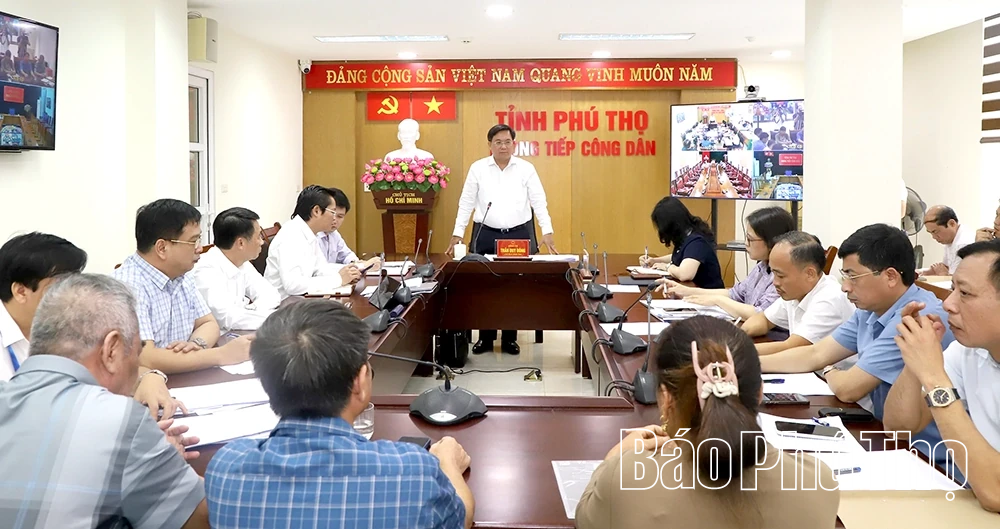 Chủ tịch UBND tỉnh Trần Duy Đông tiếp công dân định kỳ tháng 10