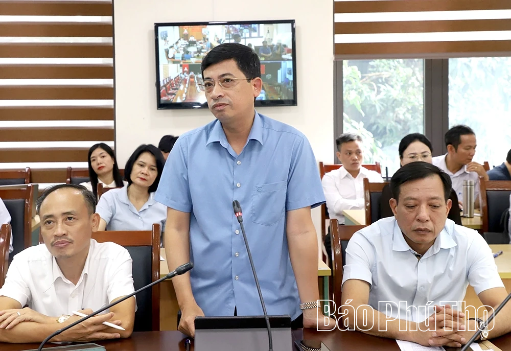 Chủ tịch UBND tỉnh Trần Duy Đông tiếp công dân định kỳ tháng 10