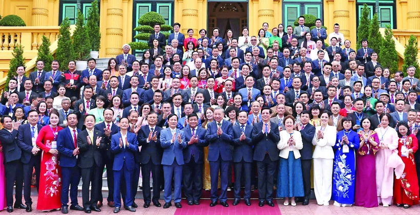 Sải cánh tung bay giữa bầu trời tự do