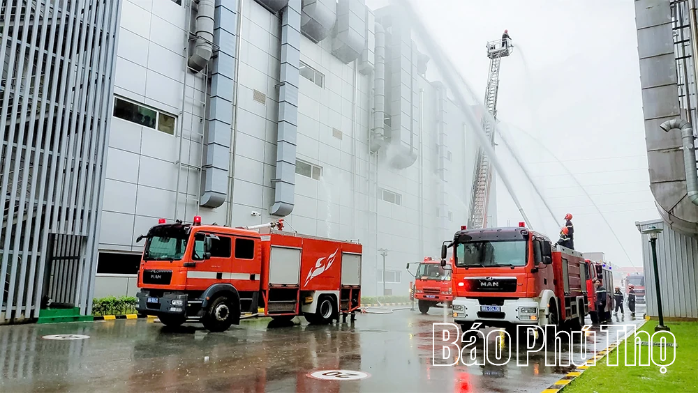 Thực tập phương án chữa cháy, cứu nạn, cứu hộ huy động nhiều lực lượng tại Công ty TNHH BHflex Vina