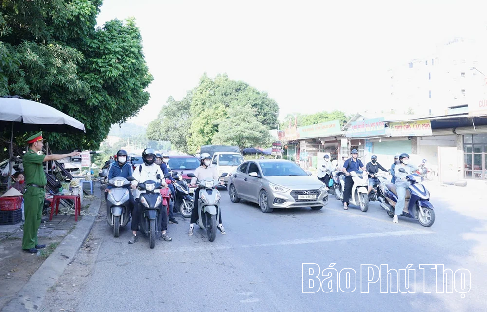 Sớm giải quyết tình trạng ùn tắc giao thông tại ngã tư Tam Lộng