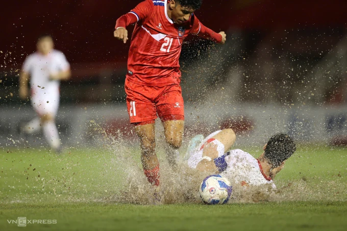 HLV Kim Sang-sik: Thời tiết khiến Việt Nam không thể thắng đậm Nepal