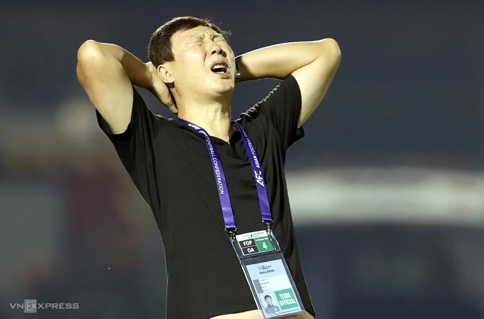 HLV Kim Sang-sik: Thời tiết khiến Việt Nam không thể thắng đậm Nepal