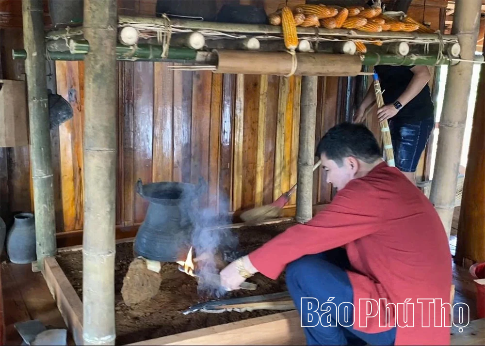 Thiêng liêng phong tục đắp bếp của người Mường