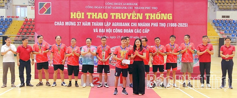 Bế mạc Hội thao truyền thống chào mừng kỷ niệm 37 năm thành lập Agribank - Chi nhánh Phú Thọ