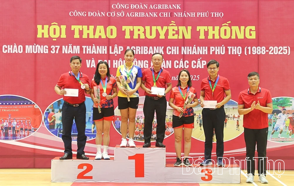 Bế mạc Hội thao truyền thống chào mừng kỷ niệm 37 năm thành lập Agribank - Chi nhánh Phú Thọ