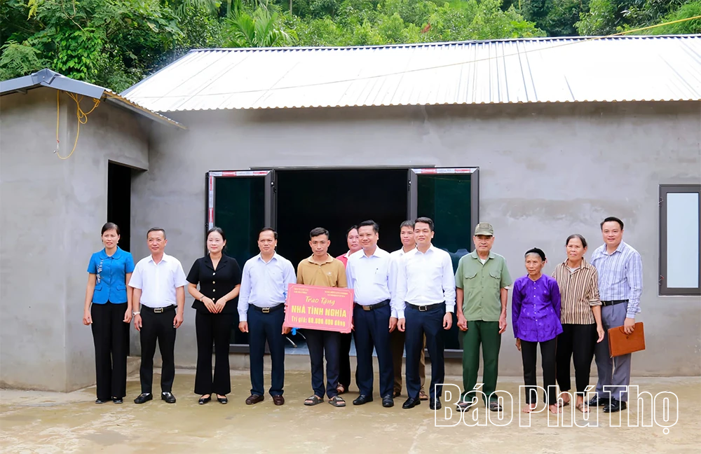 Trao yêu thương từ những căn nhà tình nghĩa