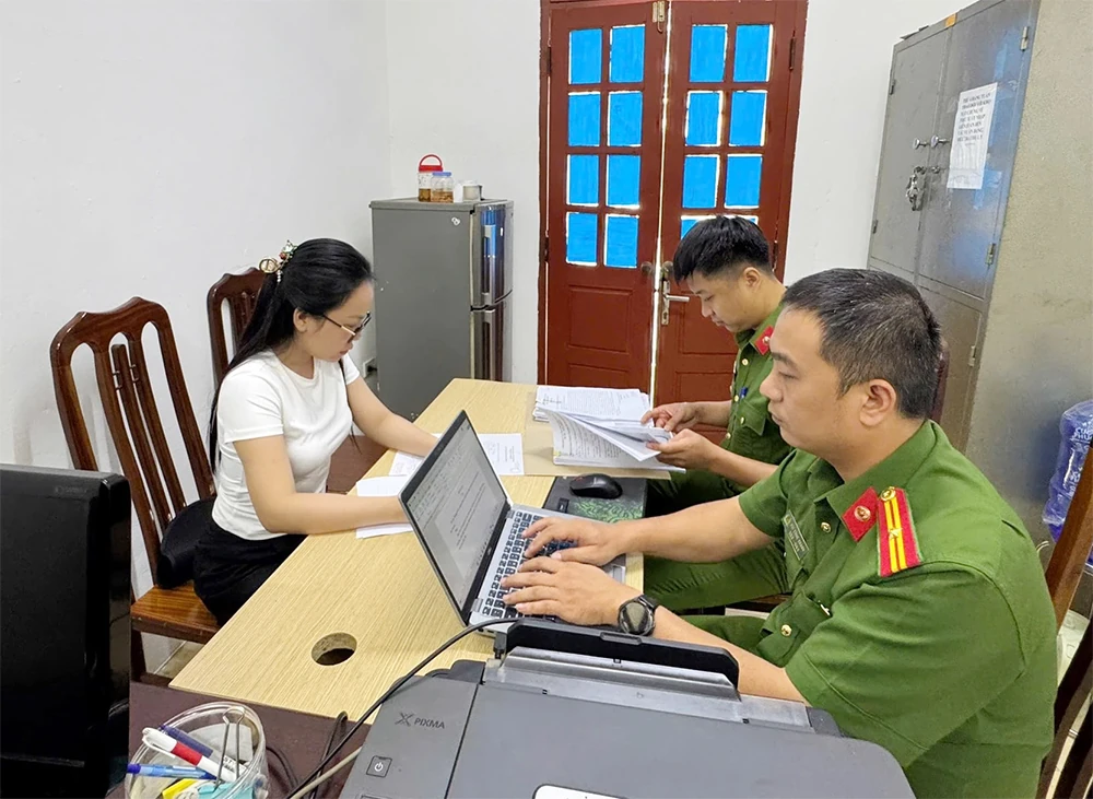 Khởi tố đối tượng lợi dụng mạng xã hội lừa đảo bằng chiêu “làm bùa yêu, cắt duyên”