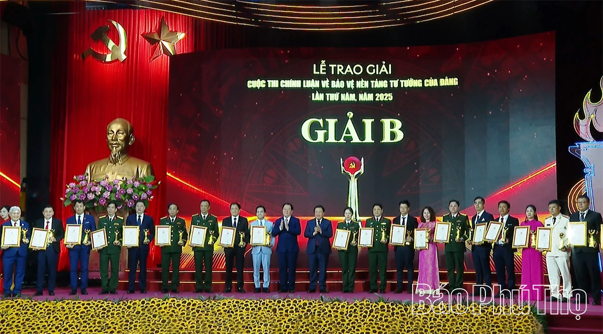 Trao giải Cuộc thi chính luận bảo vệ nền tảng tư tưởng của Đảng