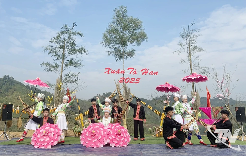 Du lịch cộng đồng - sinh kế bền vững