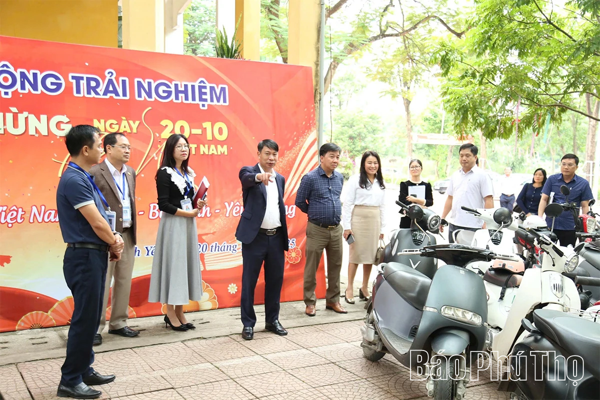 Phó Chủ tịch UBND tỉnh Nguyễn Khắc Hiếu kiểm tra cơ sở vật chất một số trường THPT khu vực Vĩnh Phúc