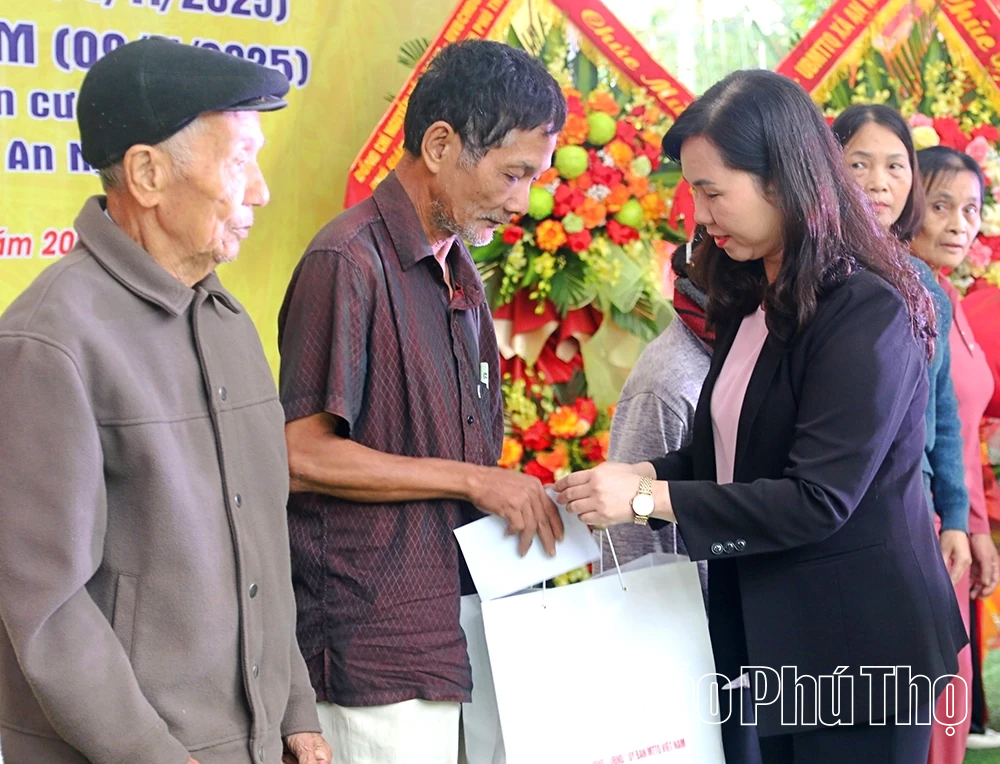 Phó Chủ tịch Ủy ban MTTQ tỉnh Bùi Thị Thu Hằng dự Ngày hội Đại đoàn kết toàn dân tộc tại Khu dân cư Đồng Tiến