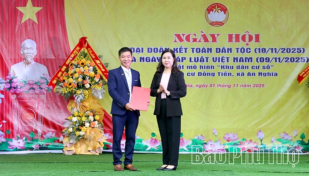 Phó Chủ tịch Ủy ban MTTQ tỉnh Bùi Thị Thu Hằng dự Ngày hội Đại đoàn kết toàn dân tộc tại Khu dân cư Đồng Tiến