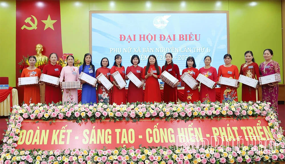 Đại hội đại biểu Phụ nữ xã Bản Nguyên lần thứ I