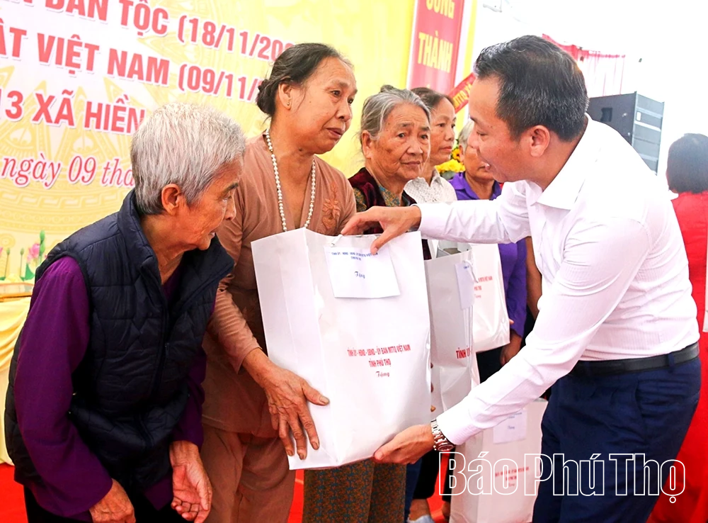 Phó Chủ tịch HĐND tỉnh Nguyễn Trung Kiên dự Ngày hội Đại đoàn kết toàn dân tộc tại khu 13, xã Hiền Lương