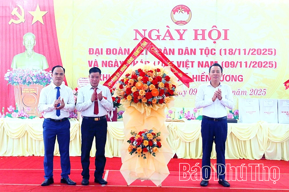 Phó Chủ tịch HĐND tỉnh Nguyễn Trung Kiên dự Ngày hội Đại đoàn kết toàn dân tộc tại khu 13, xã Hiền Lương