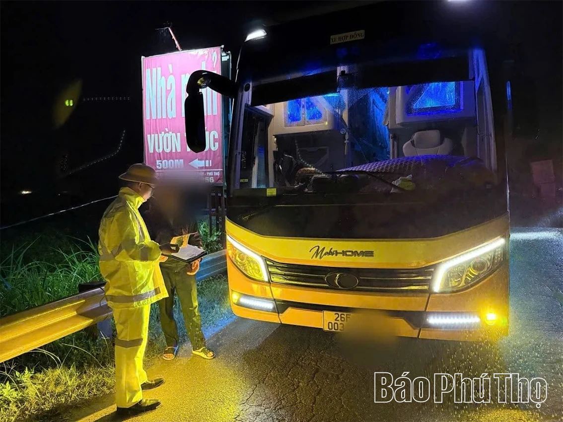 Xử phạt xe khách vi phạm chở quá 20 người từ thông tin đường dây nóng